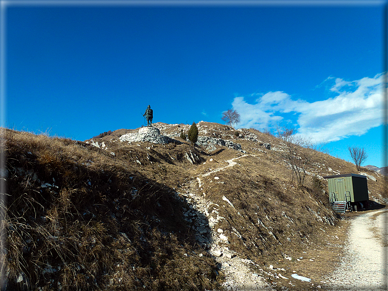 foto Salita dal Monte Tomba a Cima Grappa